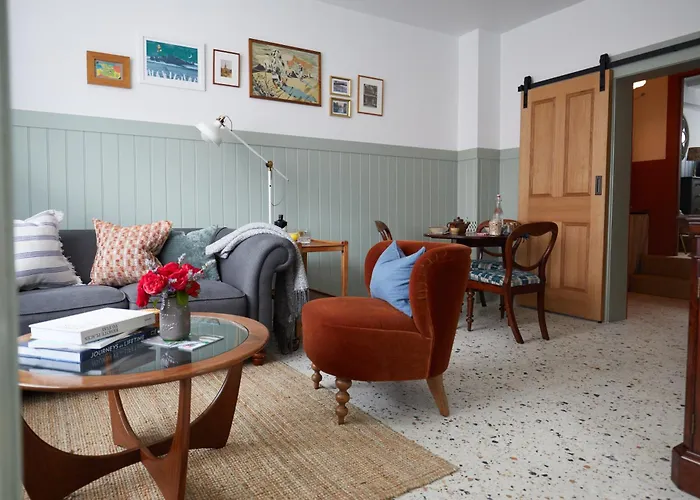 No48 - Luxe Victorian Shop Conversion In Pewsey