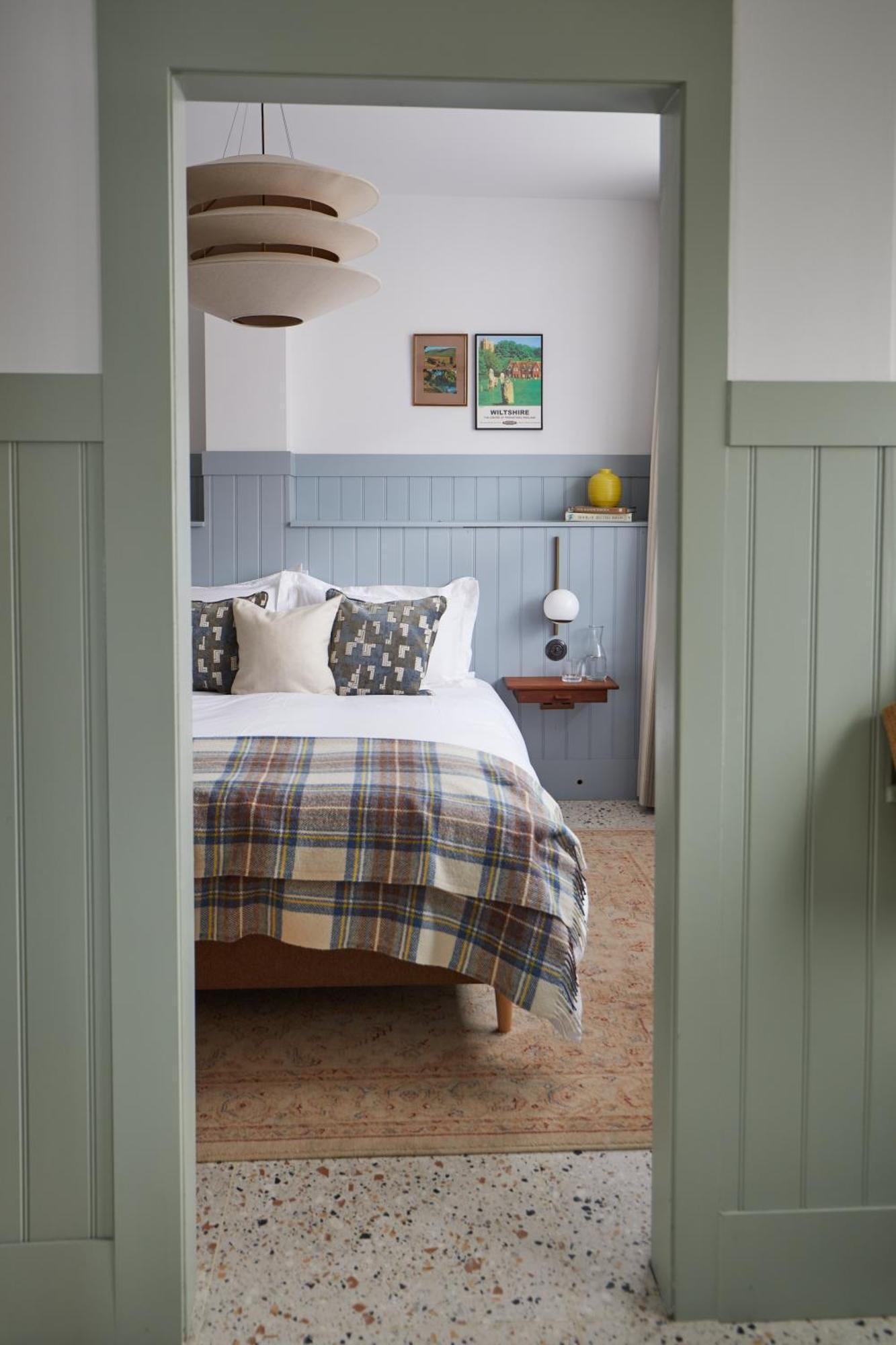 No48 - Luxe Victorian Shop Conversion In Pewsey Apartment *