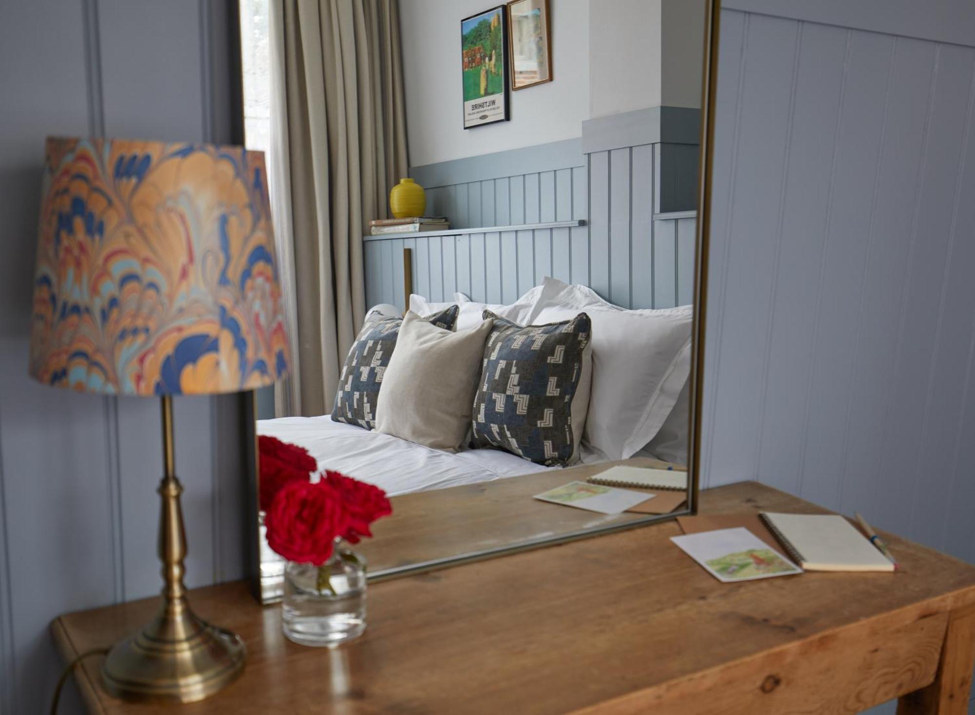No48 - Luxe Victorian Shop Conversion In Pewsey Apartment