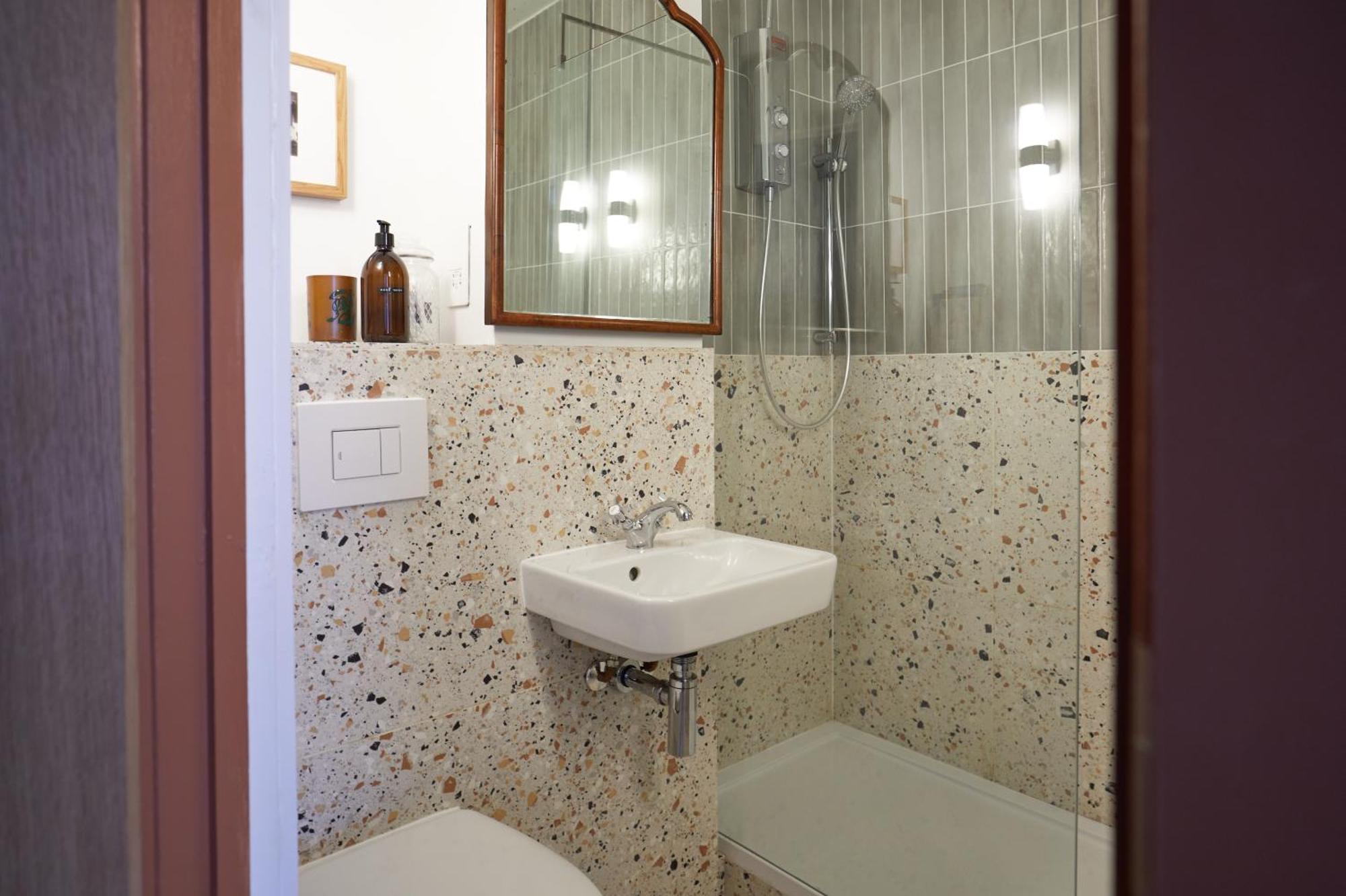 No48 - Luxe Victorian Shop Conversion In Pewsey Apartment